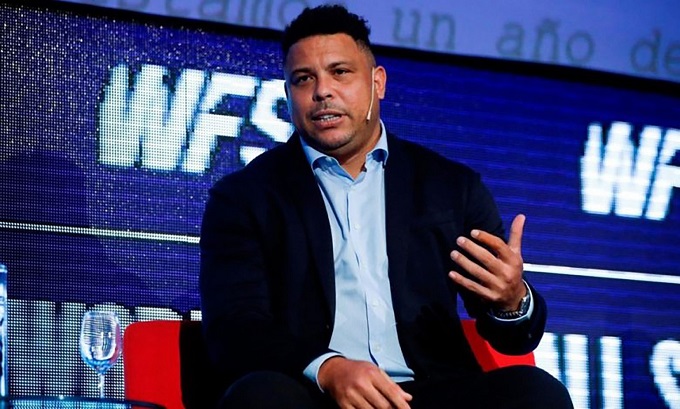 Ronaldo b&eacute;o xin lỗi c&aacute;c b&agrave; mẹ tr&ecirc;n thế giới v&igrave; kiểu t&oacute;c &lsquo;vạn người ch&ecirc;&rsquo; - Ảnh 1