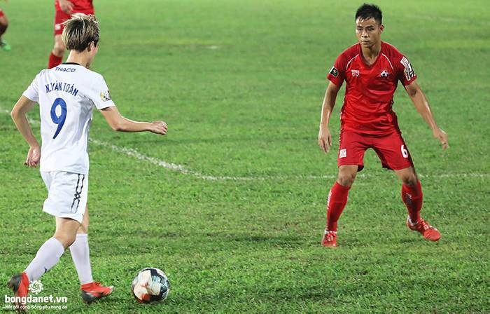 Tiếng n&oacute;i lịch sử chống lại HLV Kiatisak ở trận Hải Ph&ograve;ng vs HAGL - Ảnh 1