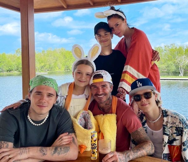 Gia đ&igrave;nh Beckham khoe ảnh hạnh ph&uacute;c ng&agrave;y lễ Phục sinh - Ảnh 1