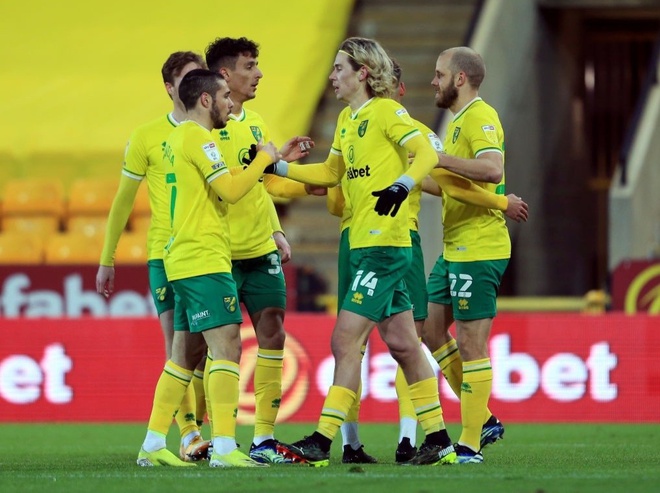 Sheffield Utd v&agrave; Norwich đổi chỗ tại giải Ngoại hạng Anh - Ảnh 1