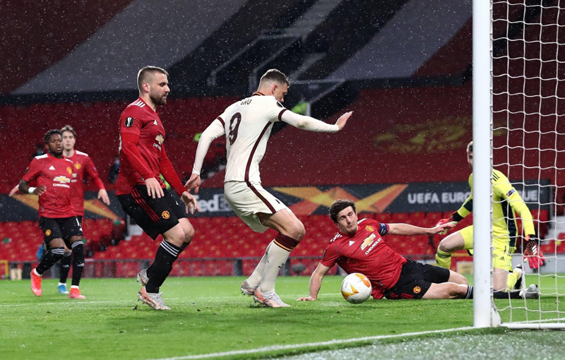 Dzeko lập cột mốc ghi b&agrave;n v&ocirc; tiền kho&aacute;ng hậu tại Old Trafford - Ảnh 1