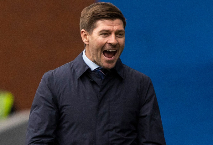 Steven Gerrard nhận lời khen hiếm hoi từ Sir Alex Ferguson - Ảnh 1