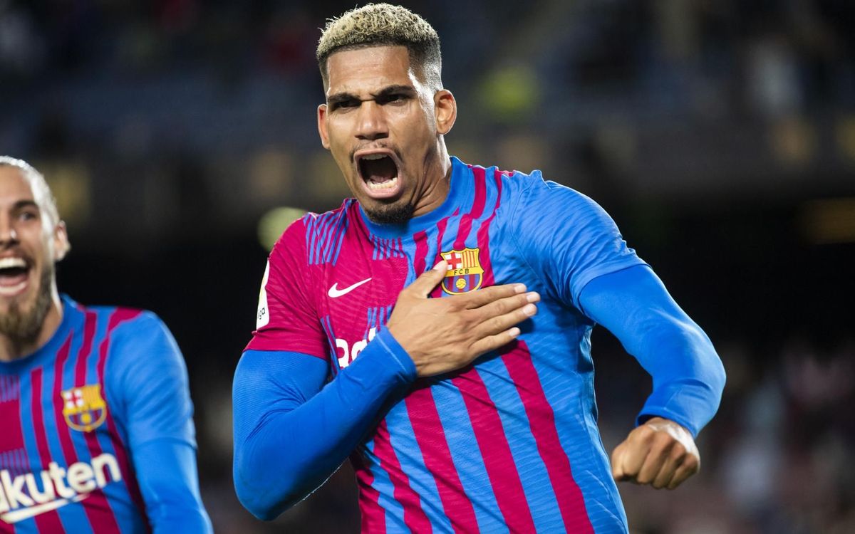 Barca tr&oacute;i ch&acirc;n mục ti&ecirc;u của Man United với gi&aacute; 1 tỷ Euro - Ảnh 2