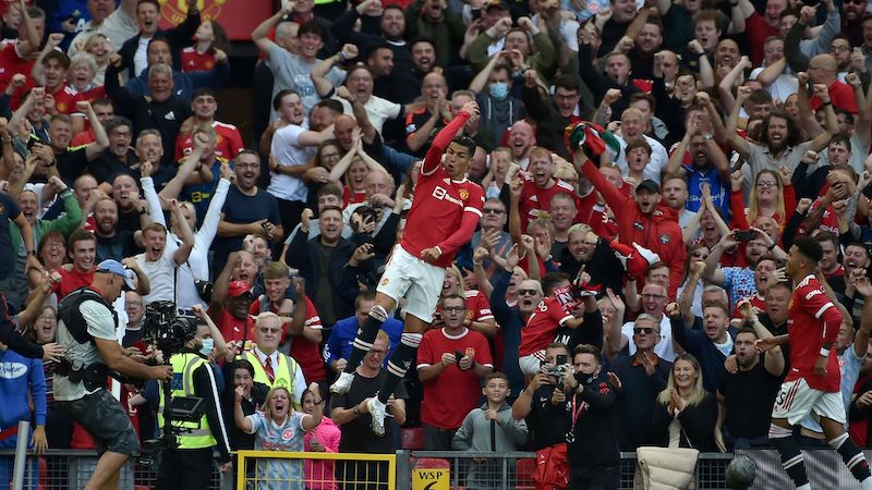 Man United kh&ocirc;ng được dự C1, Beckham đưa ra lời khuy&ecirc;n cho Ronaldo - Ảnh 2