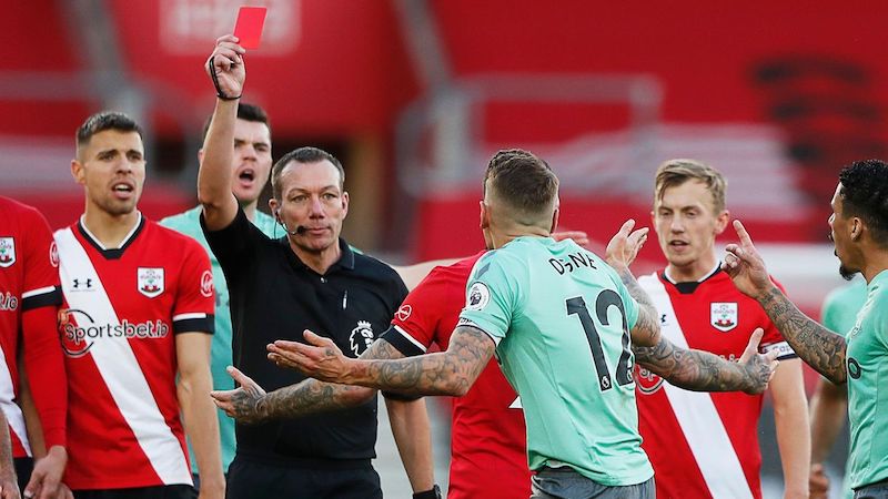 5 CLB nhận nhiều thẻ đỏ nhất lịch sử Premier League: Số 1 chuy&ecirc;n n&oacute;i về đ&aacute; đẹp - Ảnh 2