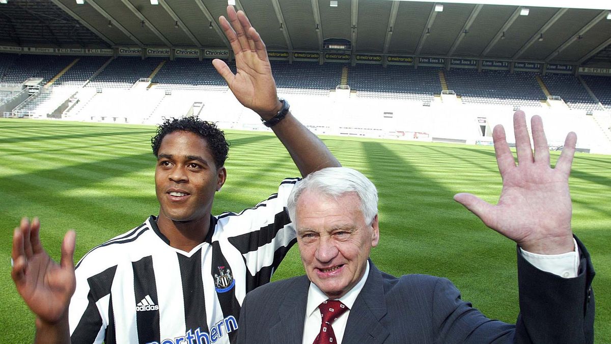 Top 5 ng&ocirc;i sao của Barca thất bại thảm hại khi chơi b&oacute;ng tại Premier League - Ảnh 1