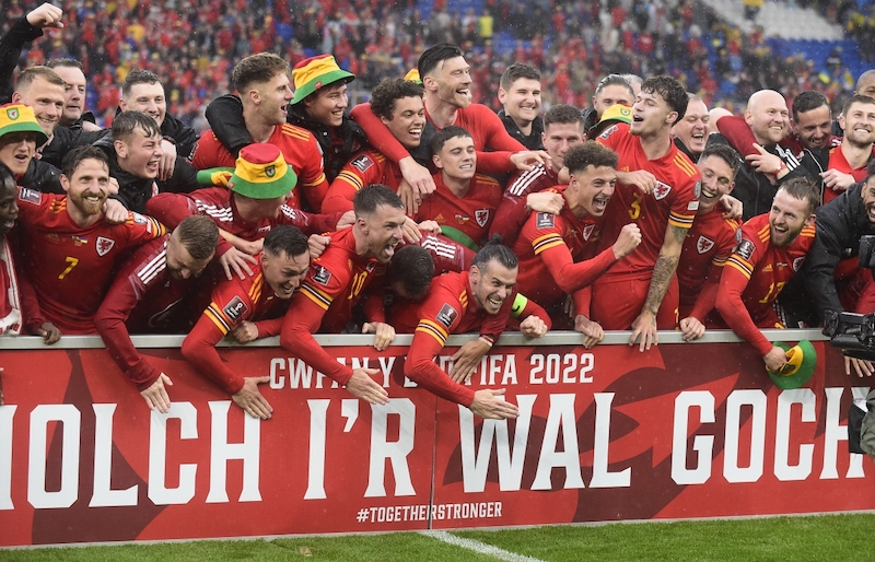 Tin s&aacute;ng 6/6: Xứ Wales ho&agrave;n th&agrave;nh giấc mơ World Cup; Việt Nam l&agrave;m n&ecirc;n lịch sử trước H&agrave;n Quốc - Ảnh 1