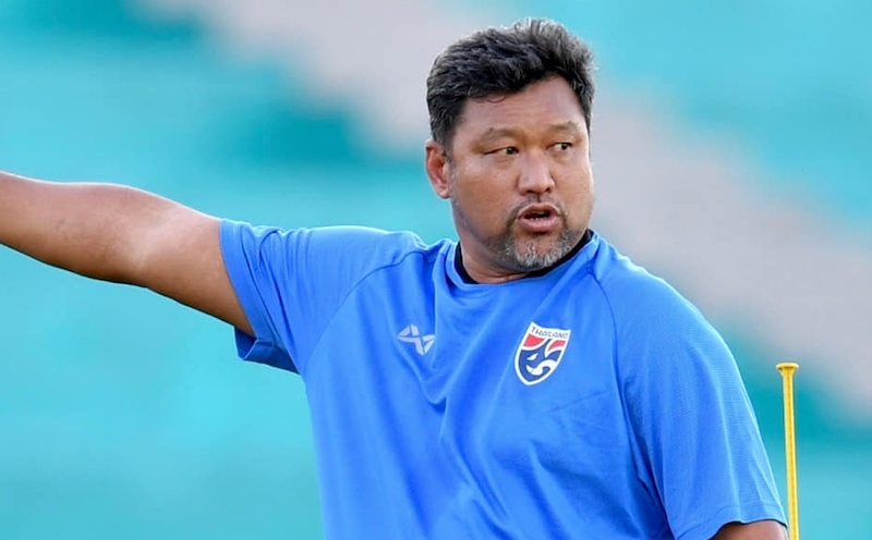 CĐV Th&aacute;i Lan mắng chửi, đ&ograve;i sa thải HLV v&igrave; thua k&eacute;m Việt Nam - Ảnh 2