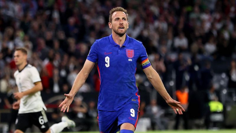 Harry Kane &ldquo;x&aacute;t muối&rdquo; v&agrave;o nỗi đau World Cup của Italia - Ảnh 2