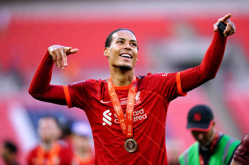 Van Dijk bị ch&ecirc; l&agrave; 
