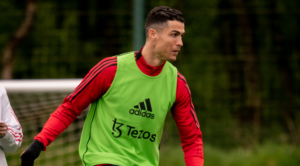 Ronaldo đ&ograve;i Man United thanh l&yacute; hợp đồng, ra đi miễn ph&iacute; ngay m&ugrave;a h&egrave; n&agrave;y - Ảnh 1