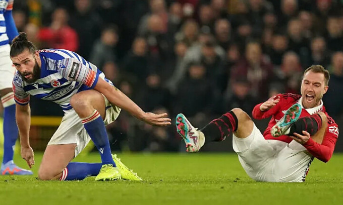 Man United nhận tin kh&ocirc;ng thể buồn hơn về chấn thương của Eriksen - Ảnh 2