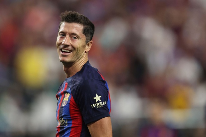 Barca sẽ mất th&ecirc;m tiền nếu Lewandowski tiếp tục ghi b&agrave;n - Ảnh 2