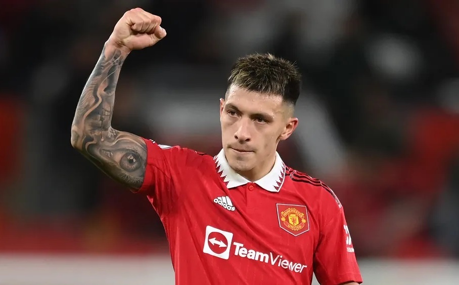 Rio Ferdinand nhận sai khi đ&aacute;nh gi&aacute; thấp Lisandro Martinez - Ảnh 1