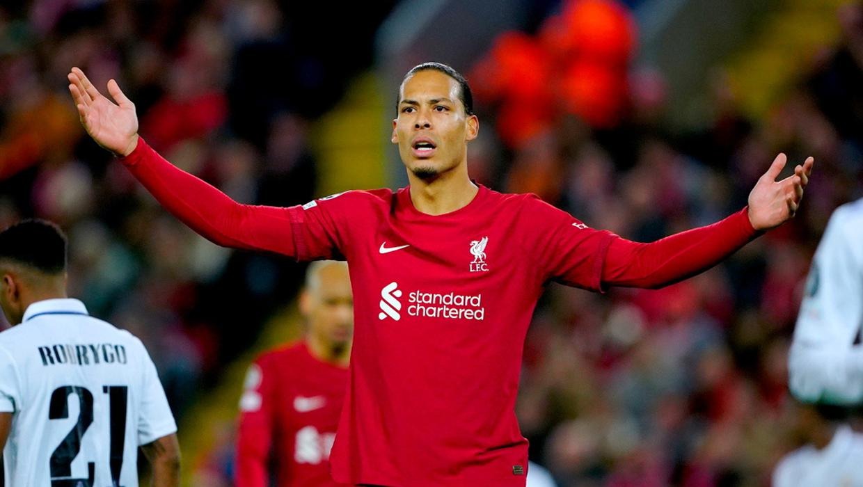 Carragher chê Van Dijk hết thời, đòi Klopp làm một việc điên rồ - Ảnh 2