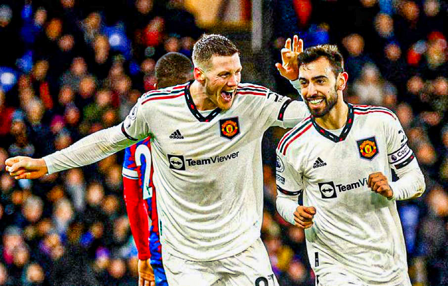 Chuy&ecirc;n gia chỉ tr&iacute;ch Weghorst, Bruno lập tức 