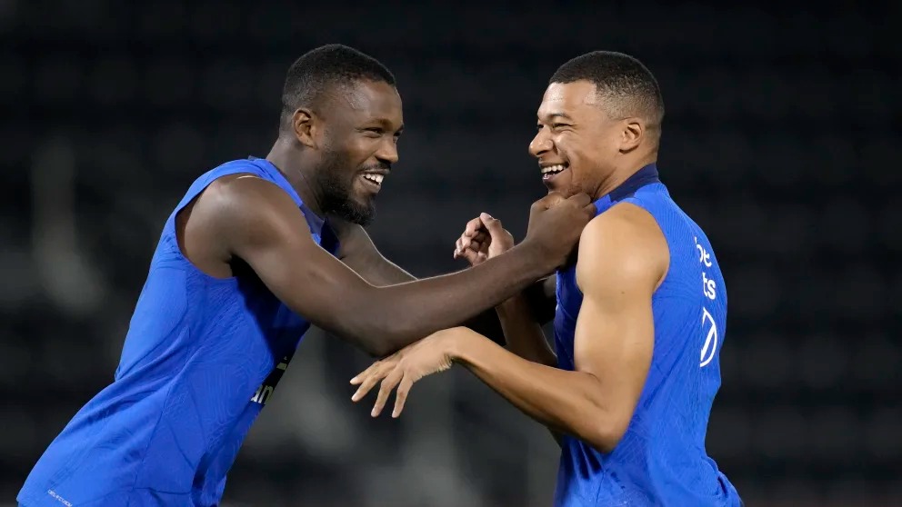 Chủ tịch PSG hứa mang về 4 bom tấn theo đ&uacute;ng &yacute; của Mbappe - Ảnh 1