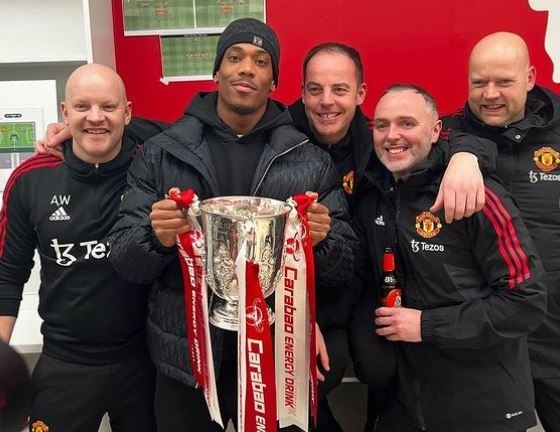 HLV Ten Hag buộc phải thay đổi kế hoạch v&igrave; '&ocirc;ng ho&agrave;ng' nằm viện - Ảnh 1