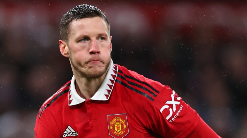 Ten Hag bị c&aacute;c chuy&ecirc;n gia b&ocirc;i nhọ v&igrave; Weghorst - Ảnh 2