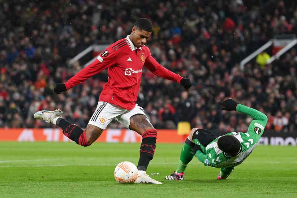 4 điểm nhấn Man United 4-1 Real Betis: Điểm đen ở vị tr&iacute; g&aacute;c đền - Ảnh 3