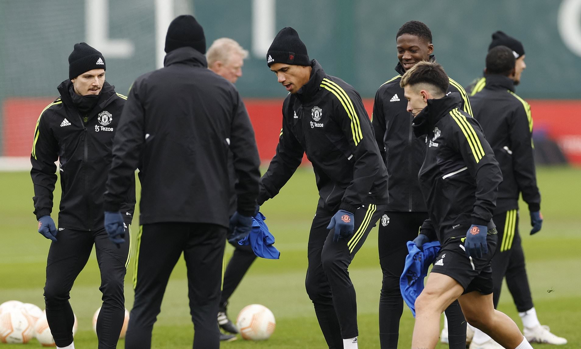 Tin M.U tối 15/3: 2 ng&ocirc;i sao trở lại tập luyện; M.U xem gi&ograve; đ&aacute; tảng La Liga - Ảnh 1