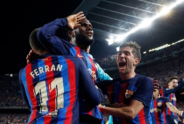 Bản tin s&aacute;ng 20/3: Cầu thủ Tottenham đ&ograve;i trảm Conte; Messi bị CĐV PSG la &oacute; - Ảnh 1