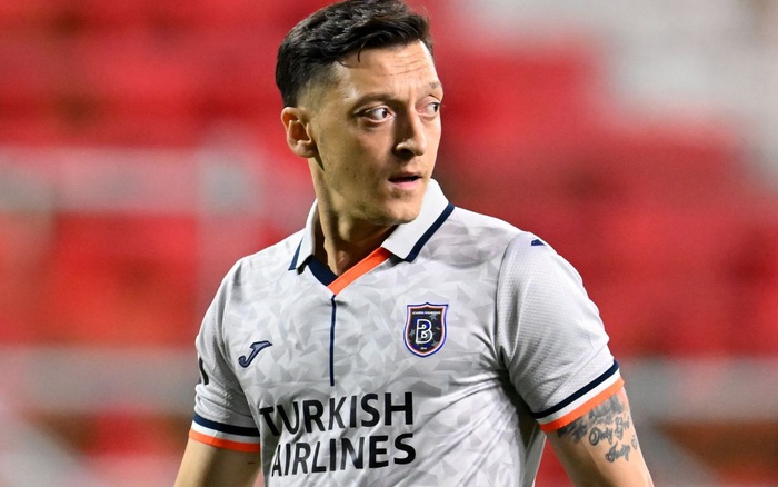 Bản tin s&aacute;ng 23/3: Ozil gi&atilde; từ s&acirc;n cỏ; Messi từ chối tới Ả Rập 'dưỡng gi&agrave;' - Ảnh 1