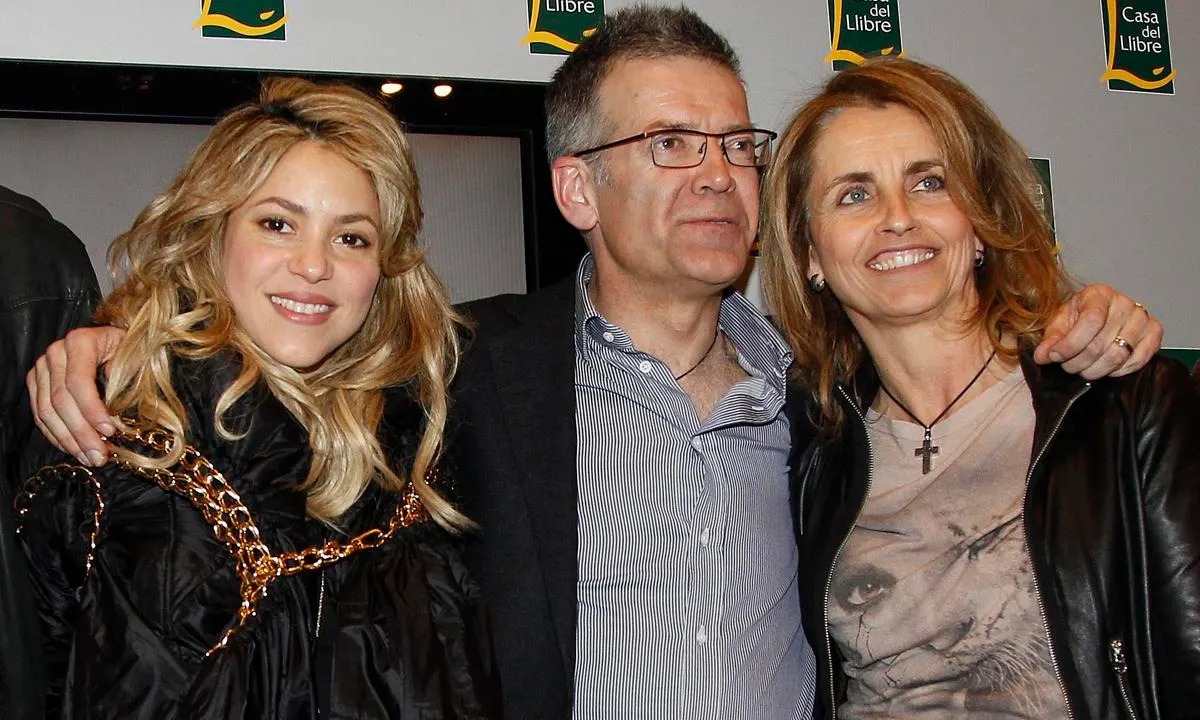 H&eacute; lộ người đặc biệt gi&uacute;p Pique che giấu Shakira chuyện ngoại t&igrave;nh - Ảnh 3
