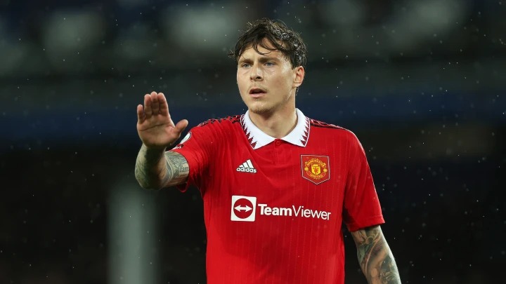 Tin M.U s&aacute;ng 24/3: Lindelof kh&ocirc;ng hạnh ph&uacute;c; Ten Hag nhắm tới 5 trung vệ - Ảnh 2