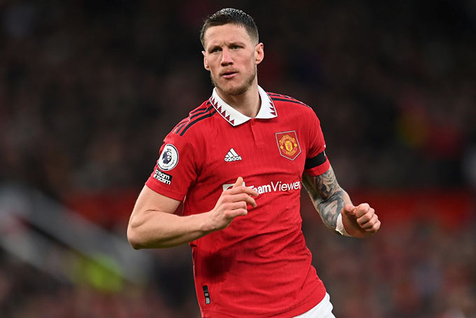 Tin M.U s&aacute;ng 24/3: Lindelof kh&ocirc;ng hạnh ph&uacute;c; Ten Hag nhắm tới 5 trung vệ - Ảnh 3