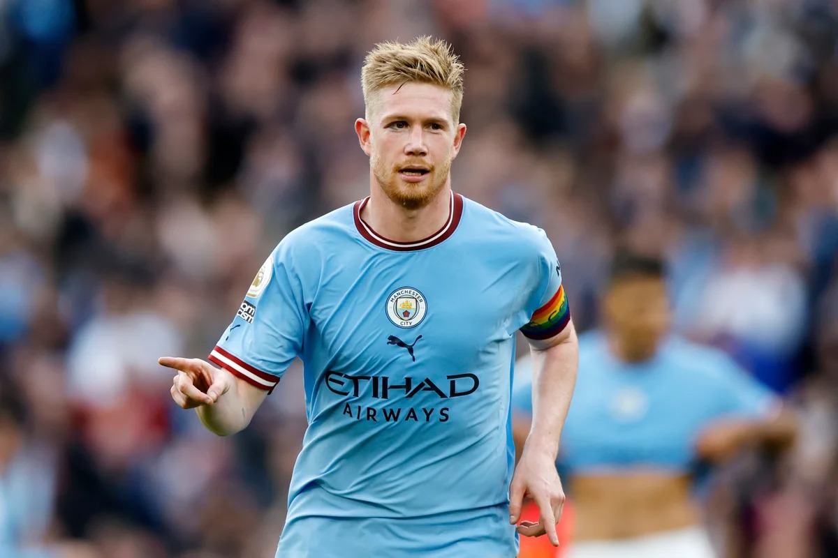 Top 5 tiền vệ đắt gi&aacute; nhất Premier League: De Bruyne bị so&aacute;n ng&ocirc;i - Ảnh 4