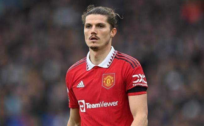 Bản tin tối 27/3: Mourinho muốn t&aacute;i hợp Benzema; Sabitzer tiến bộ sau khi tới M.U - Ảnh 3