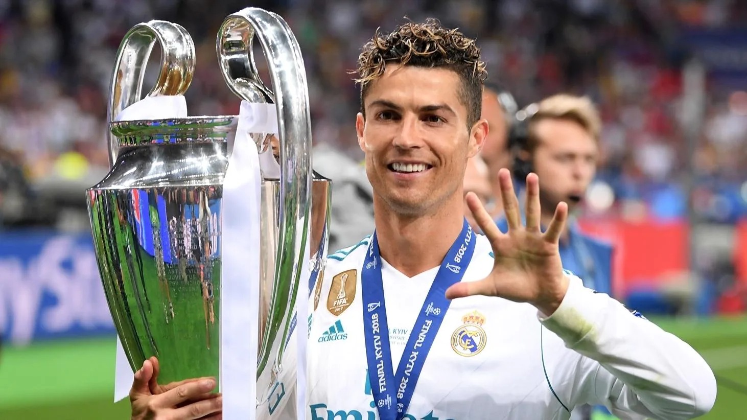 Top 5 ch&acirc;n s&uacute;t vĩ đại nhất lịch sử Champion League: Ronaldo bỏ xa phần c&ograve;n lại - Ảnh 1