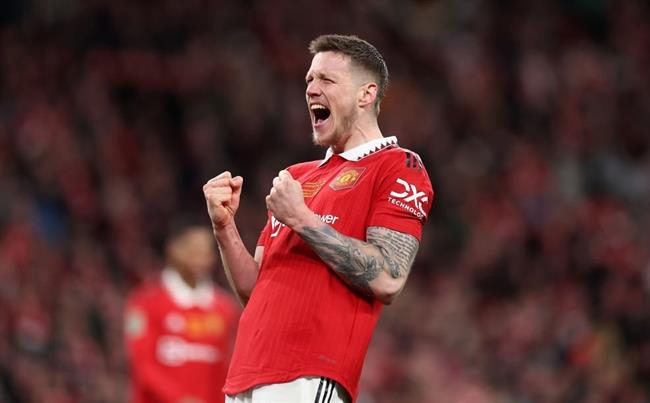 Ten Hag d&agrave;nh lời khen ngợi cho tr&ograve; cưng Weghorst - Ảnh 2