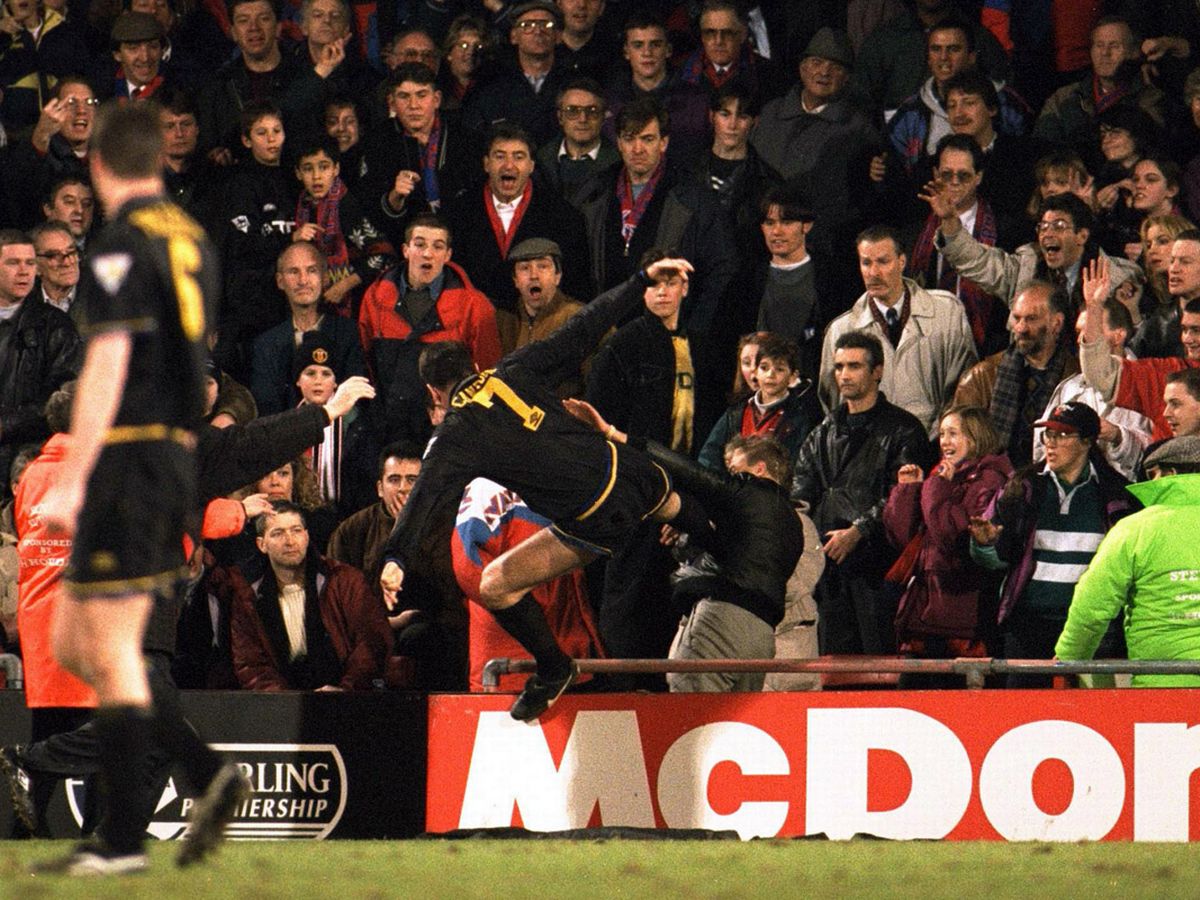 Cantona v&agrave; top 5 cầu thủ bị 