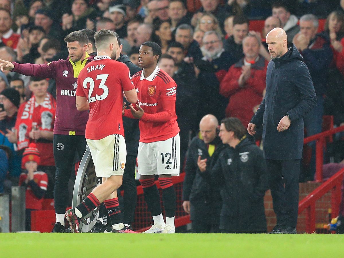 Quỷ Đỏ trả gi&aacute; đắt sau chiến thắng nhọc nhằn trước Brentford - Ảnh 1