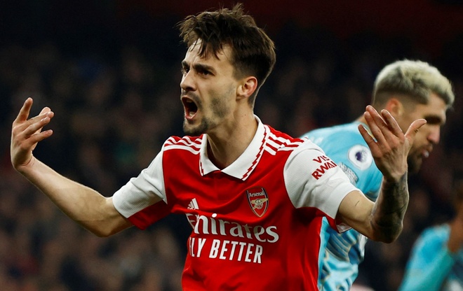 Arsenal ch&iacute;nh thức trở lại Champions League sau 6 năm vắng b&oacute;ng - Ảnh 1