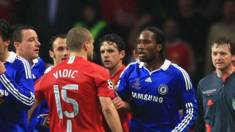 Vidic bật m&iacute; 2 tiền đạo khiến m&igrave;nh 'khiếp v&iacute;a