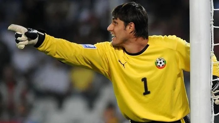 Top 5 cầu thủ sinh ra để đ&aacute; tiền đạo nhưng HLV lại bắt phải l&agrave;m thủ m&ocirc;n - Ảnh 2