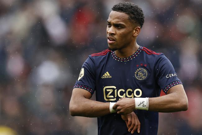 Tin Liverpool tối 5/5: L&atilde;o tướng dứt &aacute;o ra đi; Arnold được so s&aacute;nh với Zidane - Ảnh 1