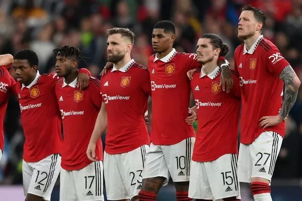 Nh&agrave; Glazer cho Ten Hag số tiền 'khi&ecirc;m tốn' ở kỳ chuyển nhượng h&egrave; 2023 - Ảnh 1