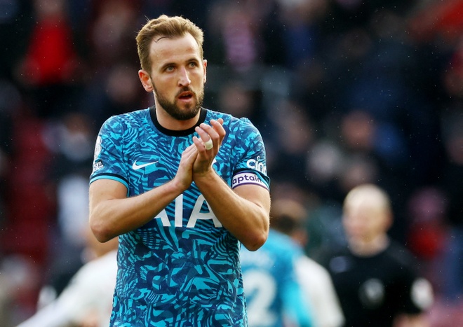 Top 5 ch&acirc;n s&uacute;t vĩ đại nhất trong lịch sử Premier League - Ảnh 2