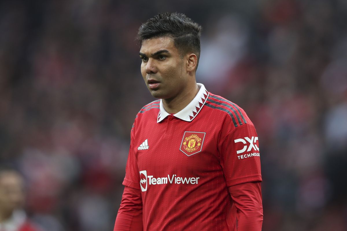 Man United l&ocirc;i k&eacute;o nh&agrave; v&ocirc; địch EURO về đ&aacute; cặp với Casemiro - Ảnh 1