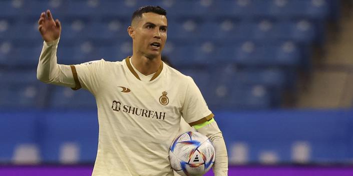 Ronaldo lại c&oacute; h&agrave;nh động đ&aacute;ng xấu hổ khiến CĐV ng&aacute;n ngẩm - Ảnh 2