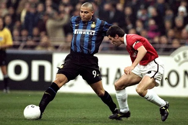 Vinicius ch&iacute;nh thức ph&aacute; kỷ lục của huyền thoại đồng hương - Ảnh 1