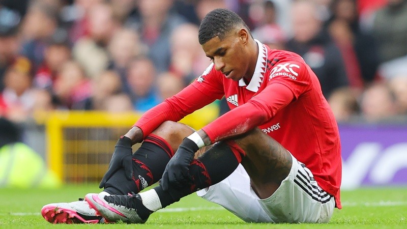 Tin M.U s&aacute;ng 13/5: Trụ cột lại chấn thương; Gia nhập cuộc đua Mbappe - Ảnh 1