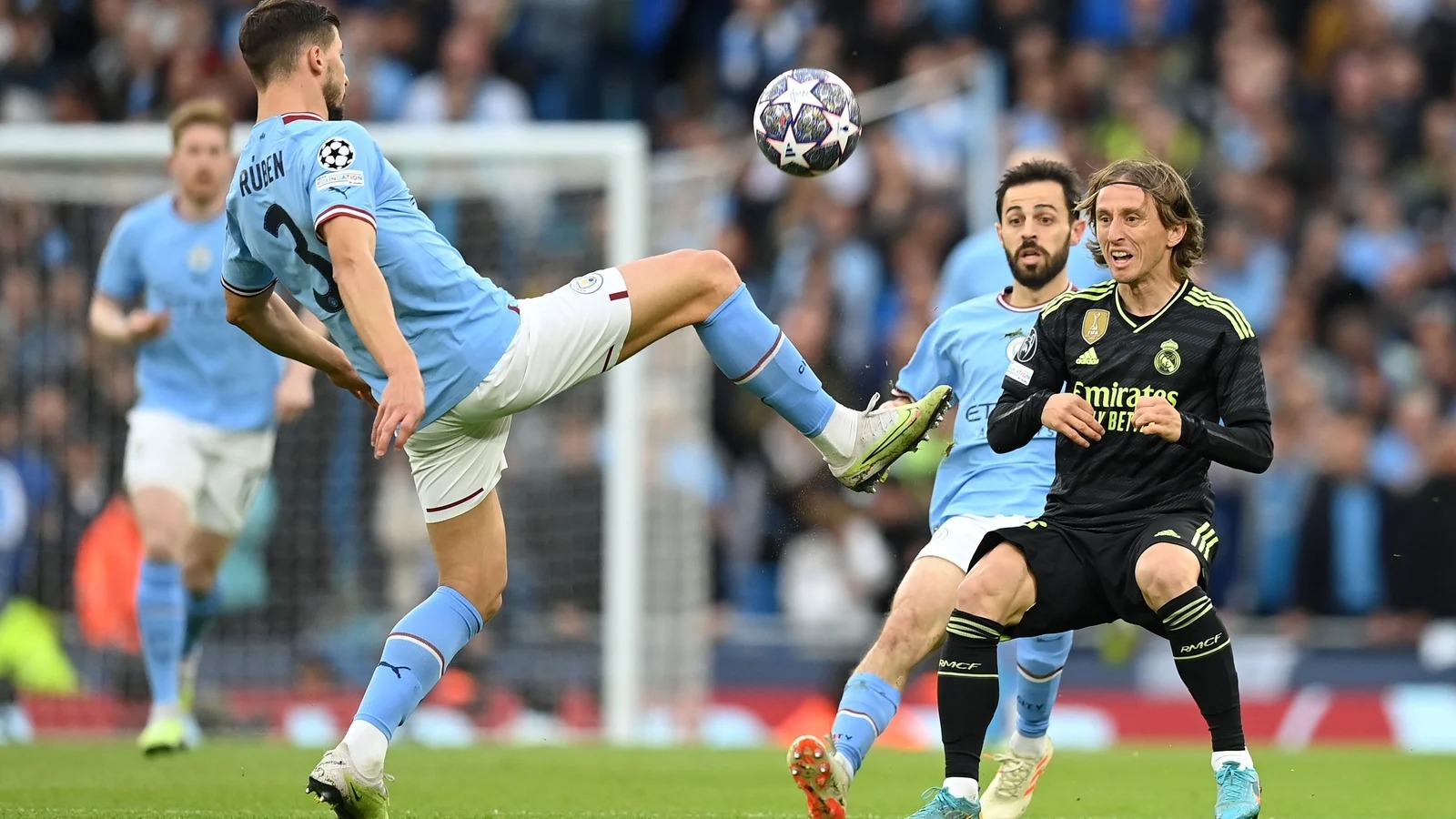 Pep tạo loạt kỷ lục v&ocirc; tiền kho&aacute;ng hậu sau m&agrave;n hủy diệt Real - Ảnh 1