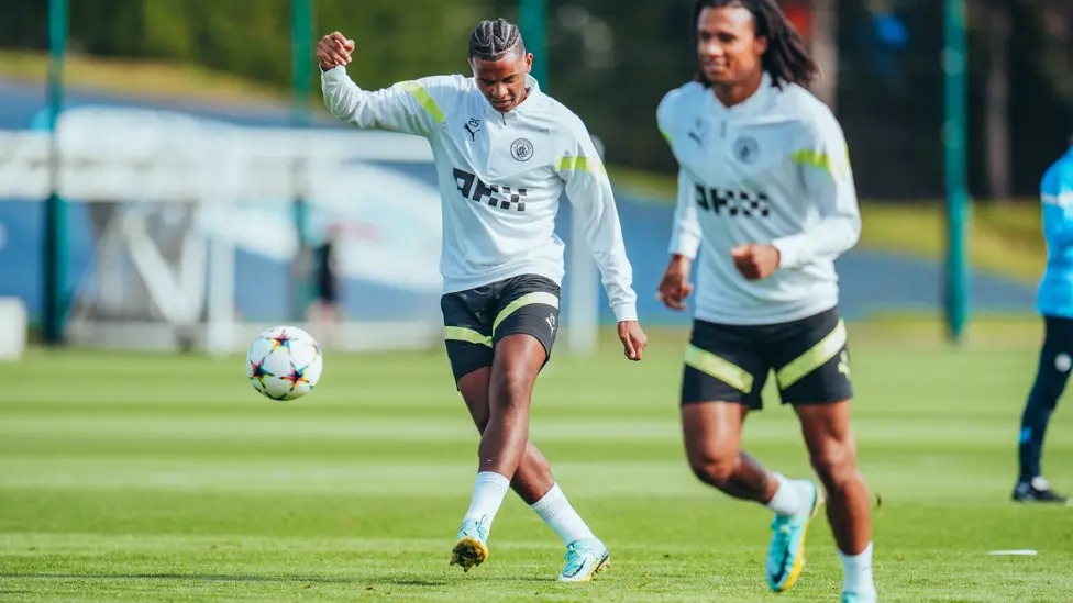 Gary Neville 'đọc vị' b&iacute; quyết chiến thắng của Man City - Ảnh 2