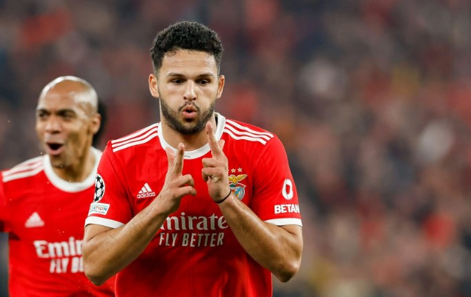 Nội bộ Man United 'tranh đấu' vì ngôi sao ghi 27 bàn mùa này - Ảnh 1