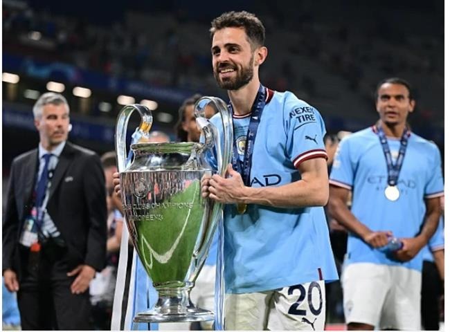 Ng&ocirc;i sao đầu ti&ecirc;n dứt kho&aacute;t chia tay Man City sau c&uacute; ăn ba - Ảnh 2